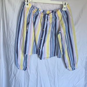 Off the shoulder strip top 🦋